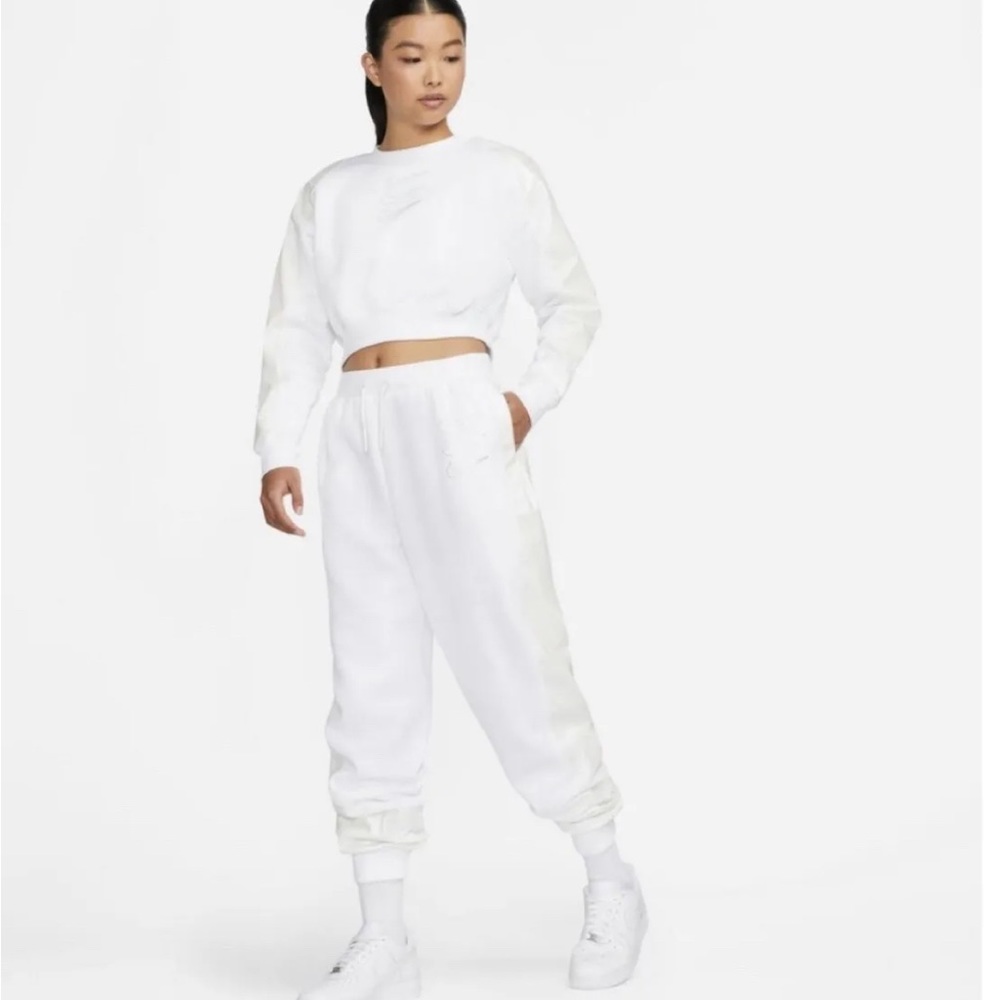 Nike sweatpants and sweatshirt! Size S brand new.